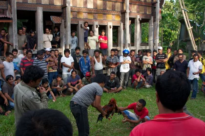 Photo of a group of people standing in front of a building, Indonesia, February 2013, Reinder Nijhoff