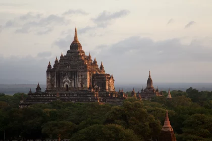 Photo of a view of a temple in the middle of a forest, Myanmar, India, Nepal, June 2015, Reinder Nijhoff