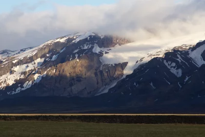 Photo of a large mountain covered in snow and clouds, Iceland, May 2016, Reinder Nijhoff
