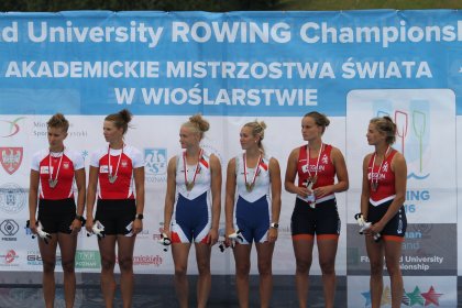 Photo of a group of women standing on top of a podium, Fisu WC, Poznan, September 2016, Reinder Nijhoff
