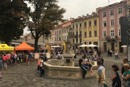 Photo of a crowd of people standing around a fountain, Lviv, Ukraine, September 2016, Reinder Nijhoff
