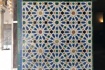 Photo of a decorative tile work on the side of a building, Tiles, Seville, February 2017, Reinder Nijhoff