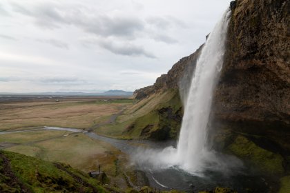 Photo of a very tall waterfall in the middle of a valley, Iceland, May 2017, Reinder Nijhoff