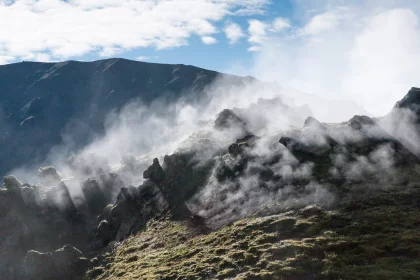 Photo of a view of a mountain with steam coming out of it, Landmannalaugar &rarr; Skogafoss, August 2017, Reinder Nijhoff