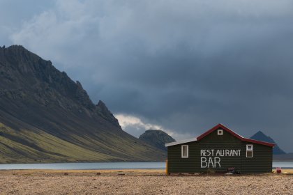 Photo of a small building sitting on top of a sandy beach, Landmannalaugar &rarr; Skogafoss, August 2017, Reinder Nijhoff