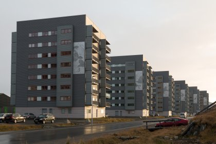 Photo of a row of apartment buildings sitting next to each other, Greenland, October 2017, Reinder Nijhoff