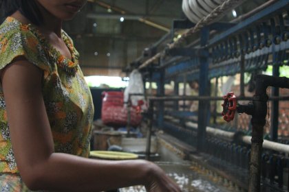 Photo of a woman is working on a machine in a factory, Thailand, Laos, Cambodja & Vietnam, November 2005, Reinder Nijhoff
